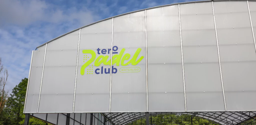 1387x680-tero-tero-padel-club-padel-club-near-me-playtomic-outdoor-covered-padel-waterloo-padel-brabant-wallon-1024x502