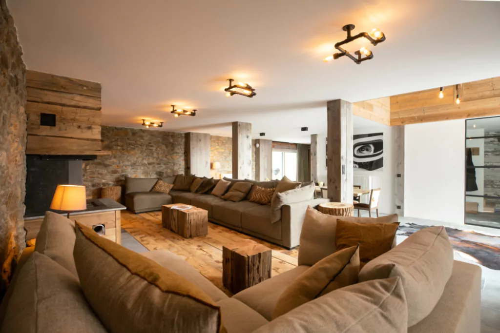 living-room_tero-lodge-ster-scaled-e1660046314122-1024x683